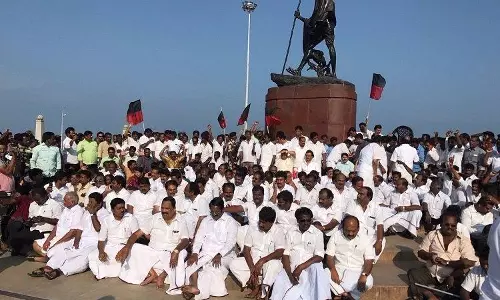 തമിഴ്നാട് സ്പീക്കര്‍ക്കെതിരായ അവിശ്വാസപ്രമേയം പരാജയപ്പെട്ടു