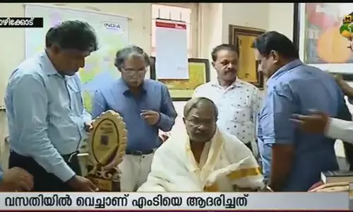 എംടിക്ക് മാധ്യമം ലിറ്റററി ഫെസ്റ്റിന്റെ ആദരം എംടിക്ക് മാധ്യമം ലിറ്റററി ഫെസ്റ്റിന്റെ ആദരം