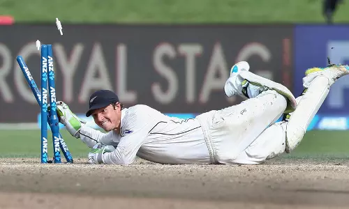 ഇന്നിംഗ്സ് തോല്‍വി ഒഴിവാക്കാന്‍ ദക്ഷിണാഫ്രിക്ക പൊരുതുന്നു