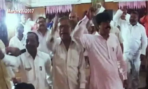 നഗരസഭാംഗങ്ങള്‍ വന്ദേമാതരം നിര്‍ബന്ധമായും ആലപിക്കണമെന്ന് മീററ്റ് മേയര്‍