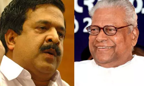 മൂന്നാര് കയ്യേറ്റം: പരസ്പരം കുറ്റപ്പെടുത്തി വിഎസും ചെന്നിത്തലയും മൂന്നാര് കയ്യേറ്റം: പരസ്പരം കുറ്റപ്പെടുത്തി വിഎസും ചെന്നിത്തലയും