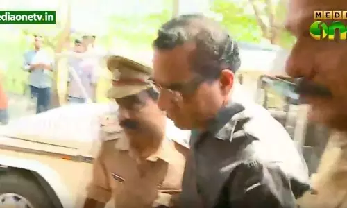 കൊട്ടിയൂര് പീഡനം: റോബിന് വടക്കുംചേരിയുടെ ജാമ്യഹരജിയില് ഇന്ന് വിധി കൊട്ടിയൂര് പീഡനം: റോബിന് വടക്കുംചേരിയുടെ ജാമ്യഹരജിയില് ഇന്ന് വിധി