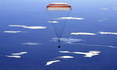 ആറ് മാസത്തെ ബഹിരാകാശ വാസത്തിന് ശേഷം യുഎസ്, റഷ്യന്‍ ബഹിരാകാശ ശാത്രജ്ഞര്‍ ഭൂമിയില്‍ തിരിച്ചെത്തി