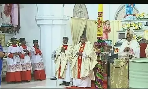 ഈസ്റ്ററിനോടനുബന്ധിച്ച് പള്ളികളില്‍ പ്രത്യേക പ്രാര്‍ഥനാ ചടങ്ങുകള്‍