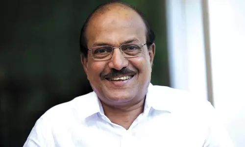 വോട്ട് ചെയ്യാന് കുഞ്ഞാലിക്കുട്ടിയും തങ്ങളും ഒന്നിച്ചെത്തി വോട്ട് ചെയ്യാന് കുഞ്ഞാലിക്കുട്ടിയും തങ്ങളും ഒന്നിച്ചെത്തി