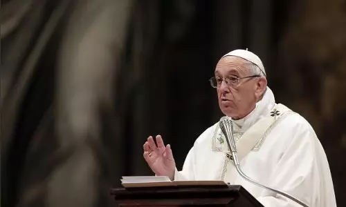 അഭയാര്ഥികളെ കണ്ടില്ലെന്ന് നടിക്കരുത്; ഈസ്റ്റര് സന്ദേശത്തില് മാര്പ്പാപ്പ അഭയാര്ഥികളെ കണ്ടില്ലെന്ന് നടിക്കരുത്; ഈസ്റ്റര് സന്ദേശത്തില് മാര്പ്പാപ്പ