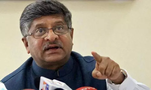 രാമക്ഷേത്ര നിര്മ്മാണം: അനുകൂലമായ നിരവധി രേഖകളുണ്ടെന്ന് കേന്ദ്ര നിയമമന്ത്രി രാമക്ഷേത്ര നിര്മ്മാണം: അനുകൂലമായ നിരവധി രേഖകളുണ്ടെന്ന് കേന്ദ്ര നിയമമന്ത്രി