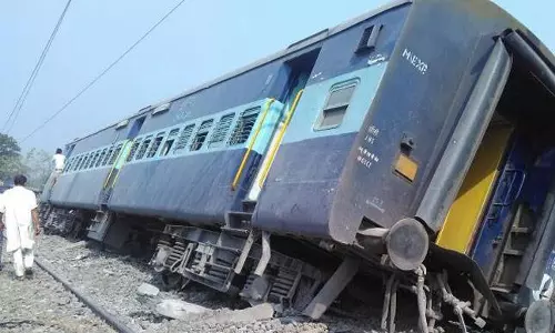 റാംപൂരില്‍ ട്രെയിന്‍ പാളം തെറ്റി, പത്തോളം പേര്‍ക്ക് പരിക്ക്