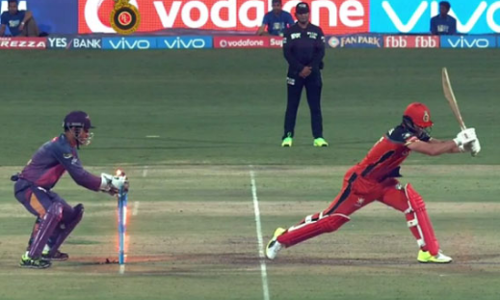 ധോണിയുടെ  മിന്നല്‍ സ്റ്റമ്പിങ് വീണ്ടും: ഇത്തവണത്തെ ഇര ഡിവില്ലിയേഴ്‌സ്    