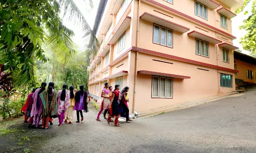 ടോംസ് കോളേജിനെതിരായ പരാതികളില്‍ അന്വേഷണം അട്ടിമറിക്കുന്നു