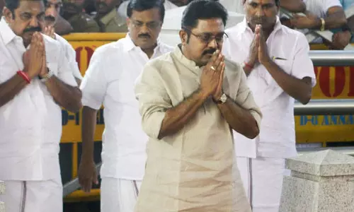 ദിനകരനെതിരെ പൊലിസ് ലുക്ക് ഔട്ട് നോട്ടിസ് പുറപ്പെടുവിച്ചു