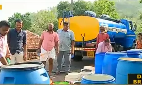 നാടിനായി കുടിവെള്ളവിതരണവുമായി ഒരു കൂട്ടം ചെറുപ്പക്കാര് നാടിനായി കുടിവെള്ളവിതരണവുമായി ഒരു കൂട്ടം ചെറുപ്പക്കാര്