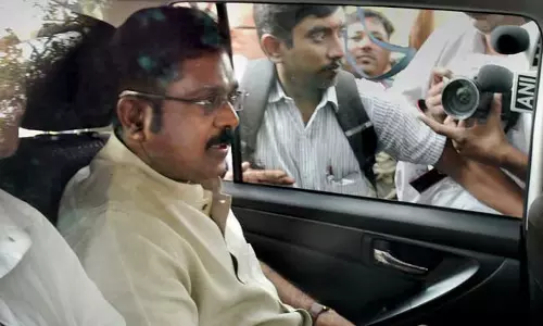 കൈക്കൂലിക്കേസ്;  ദിനകരനെ 5 ദിവസത്തെ പൊലീസ് കസ്റ്റഡിയില്‍ വിട്ടു