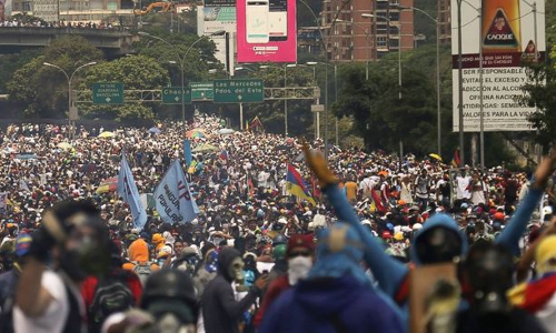 വെനസ്വേലയില് സര്ക്കാര് വിരുദ്ധ പ്രക്ഷോഭം ശക്തം വെനസ്വേലയില് സര്ക്കാര് വിരുദ്ധ പ്രക്ഷോഭം ശക്തം