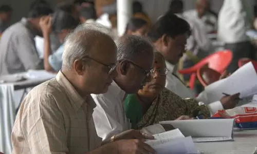 ഏ​ഴാം ശ​മ്പ​ള ക​മ്മീ​ഷ​ൻ ശി​പാ​ർ​ശ കേ​ന്ദ്രം അം​ഗീ​ക​രി​ച്ചു