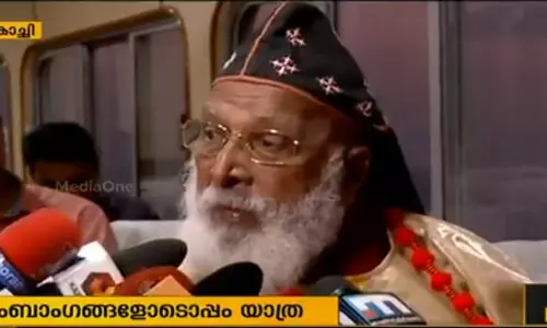 കടലിലെ അസ്തമയം കാണാന് ക്രിസോസ്റ്റം കടലിലെ അസ്തമയം കാണാന് ക്രിസോസ്റ്റം