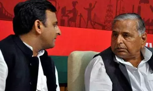 സമാജ് വാദി പാര്‍ട്ടി പിളര്‍പ്പിലേക്ക്