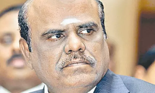 തനിക്ക് മാനസിക പ്രശ്നങ്ങളില്ല, പരിശോധനക്കെത്തിയ വൈദ്യ സംഘത്തെ ജ.കര്ണന് മടക്കി അയച്ചു തനിക്ക് മാനസിക പ്രശ്നങ്ങളില്ല, പരിശോധനക്കെത്തിയ വൈദ്യ സംഘത്തെ ജ.കര്ണന് മടക്കി അയച്ചു