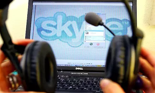 യുവതിക്ക് ഹാജരാവാനായില്ല; കോടതി വിവാഹമോചനം അനുവദിച്ചത് സ്കൈപ്പ് വഴി യുവതിക്ക് ഹാജരാവാനായില്ല; കോടതി വിവാഹമോചനം അനുവദിച്ചത് സ്കൈപ്പ് വഴി