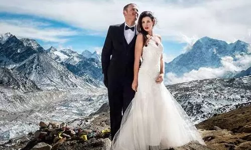 എവറസ്റ്റിന് മുകളില്‍ ഒരു മാംഗല്യം