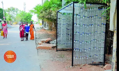 പ്ലാസ്റ്റിക് കുപ്പികള്‍ കളയേണ്ട; നമുക്ക് ബസ് സ്റ്റോപ്പുണ്ടാക്കാം