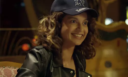 ആകെ മൊത്തം കങ്കണ മയം;  സിമ്രാന്റെ ടീസര്‍ കാണാം