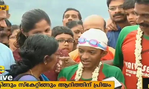 പെരിയാര്‍ നീന്തിക്കടന്ന് ഭിന്നശേഷിക്കാരനായ പതിമൂന്നുകാരന്‍