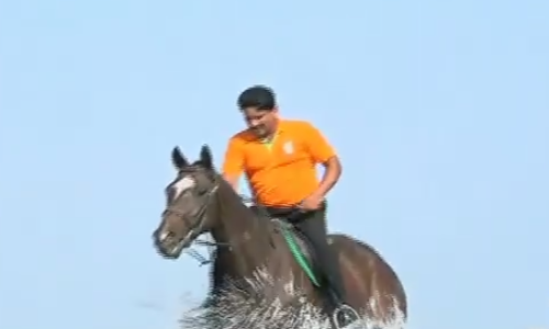 അതിജീവനത്തിനായി തുടങ്ങി...ഒടുവില്‍ കുതിരസവാരിയില്‍ മികച്ച പരിശീലകനായി മാറിയ കരണ്‍