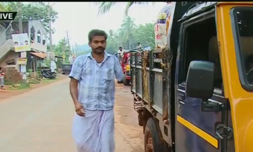 ഒരു കയ്യില്ലെങ്കിലും കൈ നിറയെ വെള്ളം പകര്‍ന്ന് ഉമര്‍ കോയ