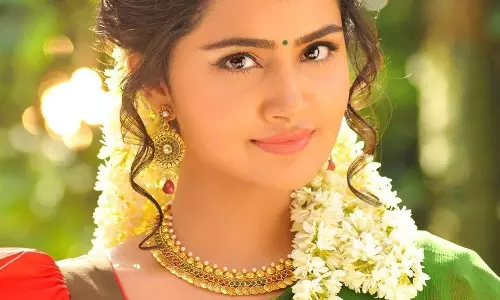 അനുപമയുടെ പ്രേമം വീട്