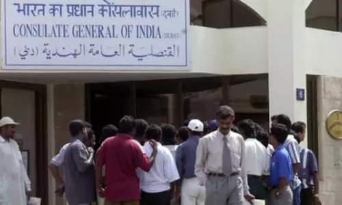 മത്സ്യ തൊഴിലാളികൾ ഇറാൻ സമുദ്രാതിർത്തിയിലേക്ക് പോകരുതെന്ന് യുഎഇ ഇന്ത്യൻ എംബസി മത്സ്യ തൊഴിലാളികൾ ഇറാൻ സമുദ്രാതിർത്തിയിലേക്ക് പോകരുതെന്ന് യുഎഇ ഇന്ത്യൻ എംബസി