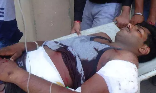 പ്രതിഷേധത്തിന്റെ ഫോട്ടോയെടുത്തില്ല: ഗോ സംരക്ഷകര്‍ വിദ്യാര്‍ഥിയെ കുത്തിപ്പരിക്കേല്‍പ്പിച്ചു