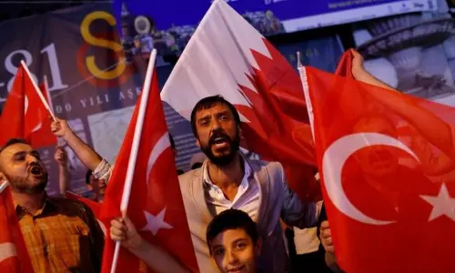 ഉപരോധം പിന്വലിക്കണമെന്ന് അമേരിക്ക; പ്രതിസന്ധി പരിഹാര ചര്ച്ചകള് സജീവം ഉപരോധം പിന്വലിക്കണമെന്ന് അമേരിക്ക; പ്രതിസന്ധി പരിഹാര ചര്ച്ചകള് സജീവം