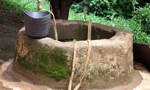 കിണര് മുകള്ഭാഗം ഇടിഞ്ഞ് കാസര്കോട് തൊഴിലാളി മരിച്ചു കിണര് മുകള്ഭാഗം ഇടിഞ്ഞ് കാസര്കോട് തൊഴിലാളി മരിച്ചു