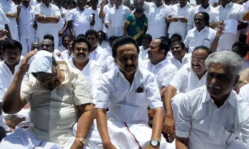 തമിഴ്‍നാട് നിയമസഭയിൽ നിന്ന് പ്രതിപക്ഷ എംഎൽഎമാരെ പുറത്താക്കി