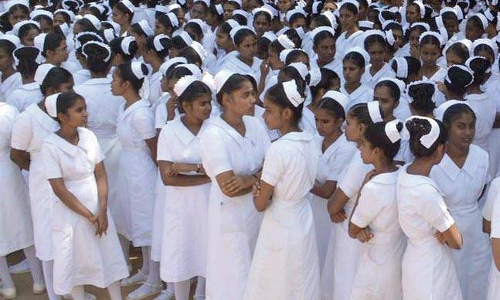 തൃശൂരില് നഴ്സുമാര് പണിമുടക്ക് സമരത്തില് തൃശൂരില് നഴ്സുമാര് പണിമുടക്ക് സമരത്തില്