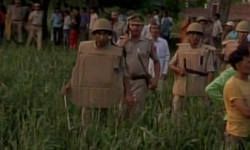 ആറ് വയസുകാരിയെ ബലാത്സംഗം ചെയ്തു കൊലപ്പെടുത്തിയയാളെ നാട്ടുകാര് മര്ദ്ദിച്ചു കൊന്നു ആറ് വയസുകാരിയെ ബലാത്സംഗം ചെയ്തു കൊലപ്പെടുത്തിയയാളെ നാട്ടുകാര് മര്ദ്ദിച്ചു കൊന്നു