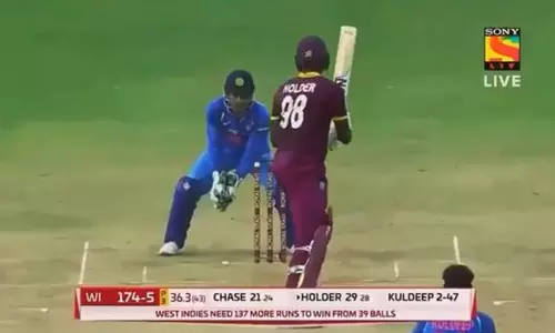 ധോണിയുടെ സ്ലോ മോഷന്‍ സ്റ്റമ്പിങ്