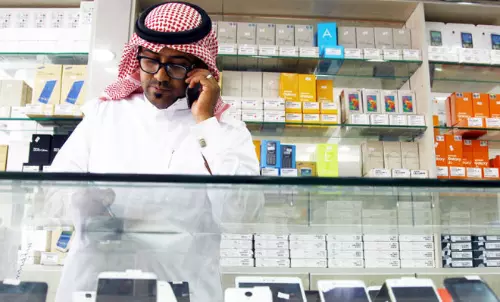 സൌദിയില് മൊബൈല് ഫോണ് ഷോപ്പുകളില് 50 ശതമാനം സ്വദേശി വല്കരണം; തൊഴില് വകുപ്പ് പരിശോധന ആരംഭിച്ചു സൌദിയില് മൊബൈല് ഫോണ് ഷോപ്പുകളില് 50 ശതമാനം സ്വദേശി വല്കരണം; തൊഴില് വകുപ്പ് പരിശോധന ആരംഭിച്ചു