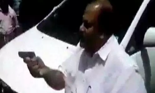 തോക്കെടുത്ത സംഭവത്തില് പിസിക്ക് പിന്തുണയുമായി കുടുംബങ്ങള് തോക്കെടുത്ത സംഭവത്തില് പിസിക്ക് പിന്തുണയുമായി കുടുംബങ്ങള്