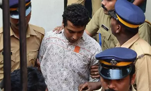 പള്‍സര്‍ പൊലീസ് കസ്റ്റഡിയില്‍