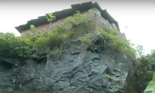 അറുപതടി താഴ്ചയുള്ള ക്വാറിക്ക് തൊട്ടരികെ കെട്ടിടം നിര്‍മിക്കാന്‍ പഞ്ചായത്ത് അനുമതി 