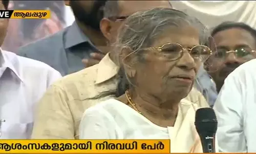 തൊണ്ണൂറ്റൊമ്പതാം ജന്മദിനം ആഘോഷിച്ച് ഗൗരിയമ്മ