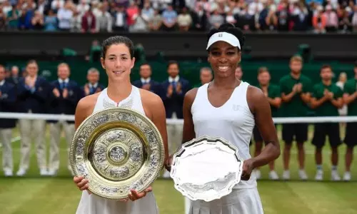 വീനസിനെ അട്ടിമറിച്ച് മുഗുരുസക്ക് കിരീടം