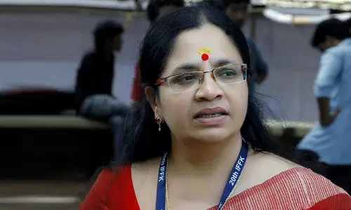 ഉള്ളിലെ തീ അണയാതെ മരണംവരെ ഞാനിതിന് വേണ്ടി പോരാടും..അവള് എന്നോട് പറഞ്ഞു ഉള്ളിലെ തീ അണയാതെ മരണംവരെ ഞാനിതിന് വേണ്ടി പോരാടും..അവള് എന്നോട് പറഞ്ഞു