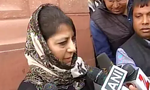 എല്ലാ രാഷ്ട്രീയപാര്‍ട്ടികളുടെയും പിന്തുണയുണ്ടെങ്കിലേ തീവ്രവാദവിരുദ്ധപോരാട്ടം വിജയിക്കൂവെന്ന് ജമ്മുകശ്മീര്‍ മുഖ്യമന്ത്രി