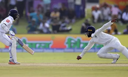 ഫീല്‍ഡിലെ മിന്നലായി മുകുന്ദ് - വീഡിയോ കാണാം