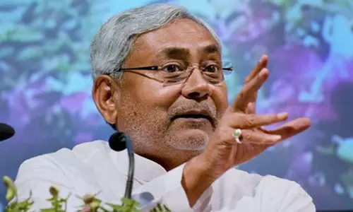 സംഘമുക്ത ഭാരതമെന്ന മുദ്രാവാക്യവും വിഴുങ്ങി നിതീഷ്