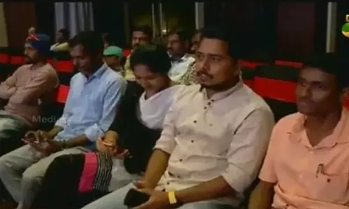 ലിജോ വര്‍ഗ്ഗീസ് മണപ്പുറം മിന്നലെ അവാര്‍ഡ് ഏറ്റുവാങ്ങി