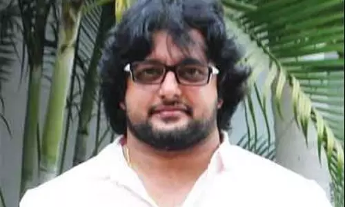 മധു വാര്യരുടെ മൊഴിയെടുക്കുന്നു